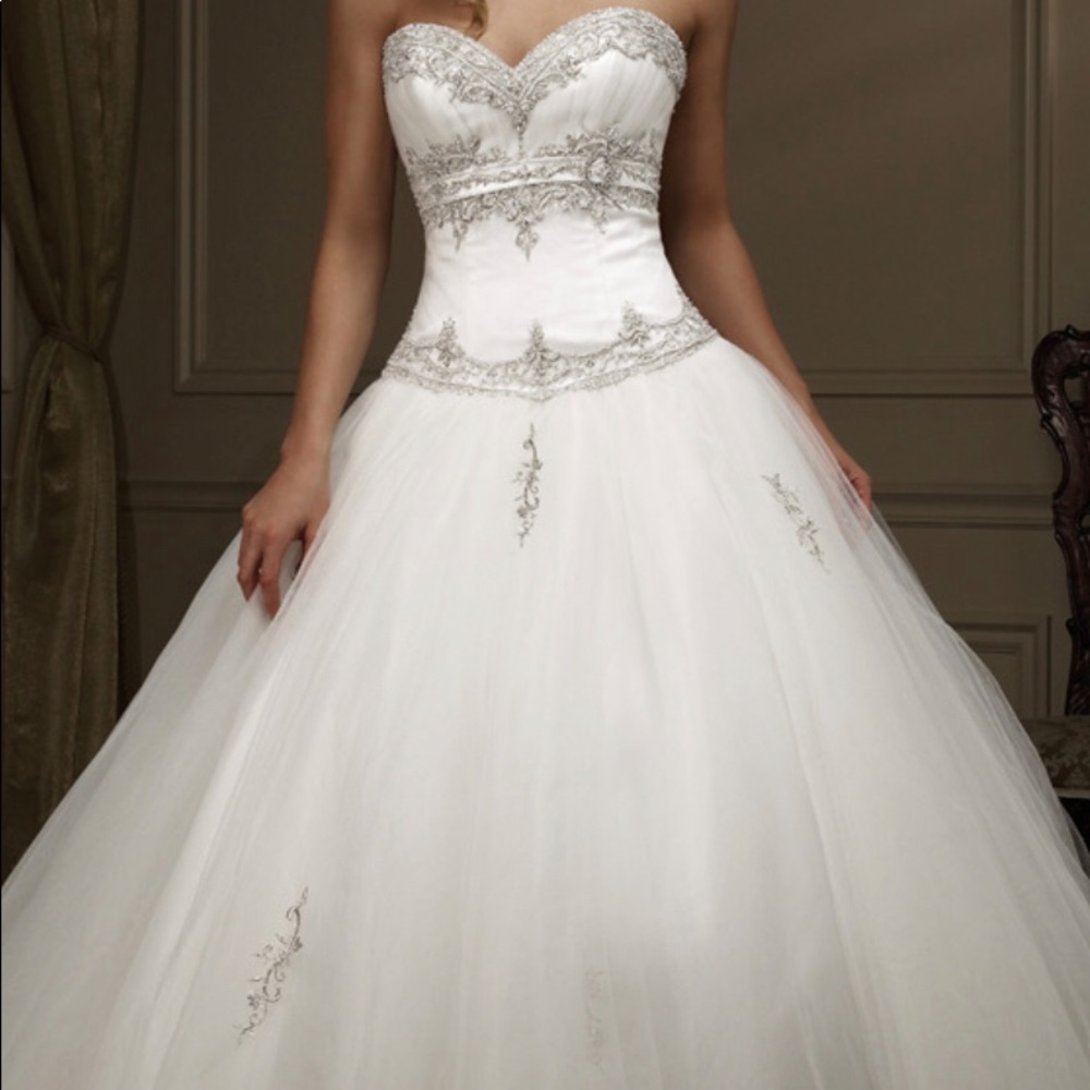 Mia Solano wedding gown